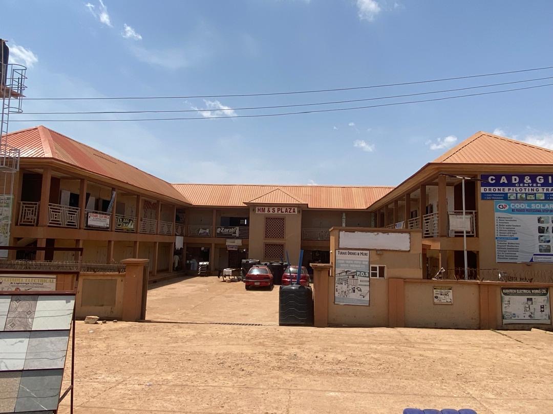One Storey Building 30 Shops Plaza
